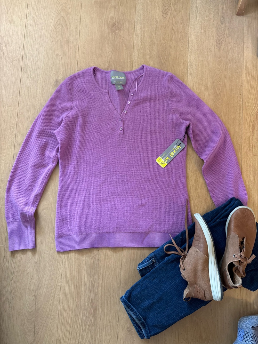Merino Wool Women's Lavender V-Neck Sweater NWT